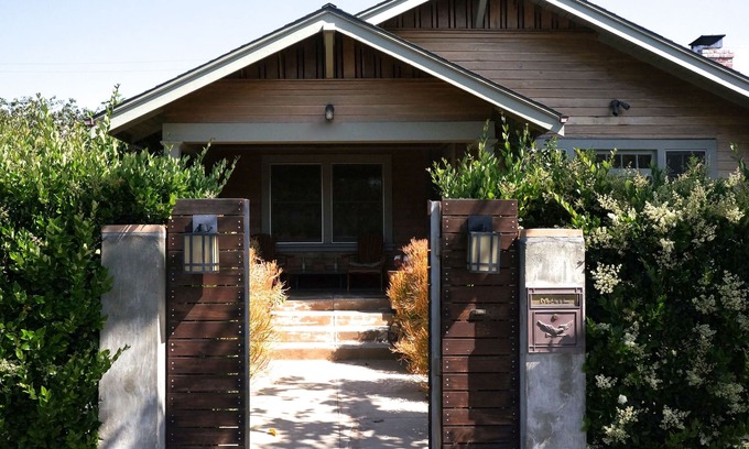 Hollywood House | Beautiful Classic Craftsman Home Close To Everything Hollywood & Universal