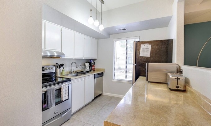 North San Jose Condo | Beautiful, Clean and Private Condo with Parking in San Jose!