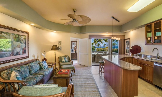 Kahaluu Bay Condo | Beautiful Condo Across the Street from Beach w/Ocean View and Great Snorkeling!
