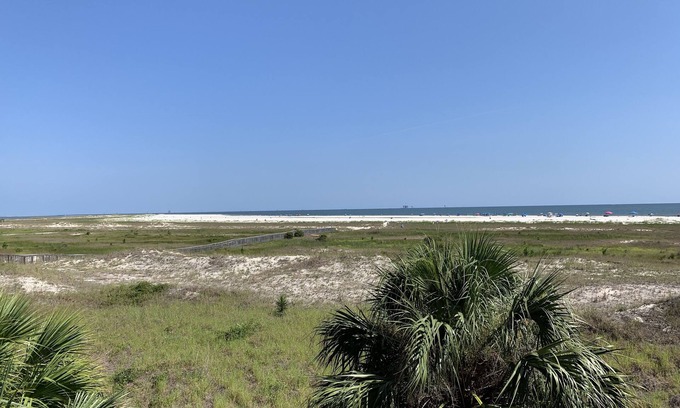 Dauphin Island Condo | Beautiful Condo with Beach Front View 2 Pools