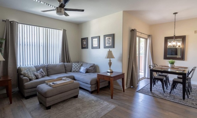 Spring Valley Condo | Beautiful Corporate Condo ten minutes from Strip. Shopping center nearby.