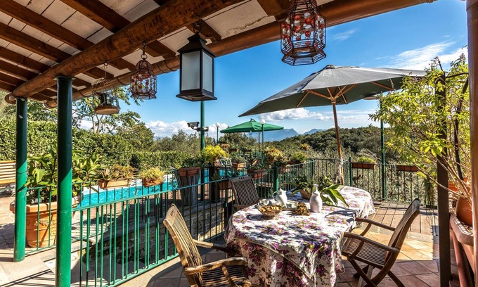 Marciano Freddo House | Beautiful cottage with historic charm in the countryside with private pool.