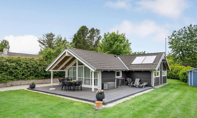 Atterup House | Beautiful cottage with kitchen and living area in one room.