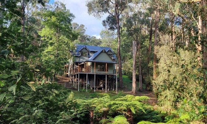Emerald House | Beautiful country property in native bush less than an hour from Melbourne.