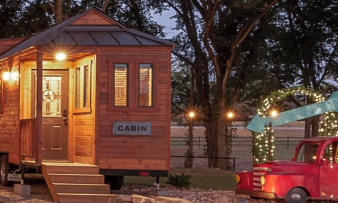 Caldwell House | Beautiful Country-Themed Tiny House 145