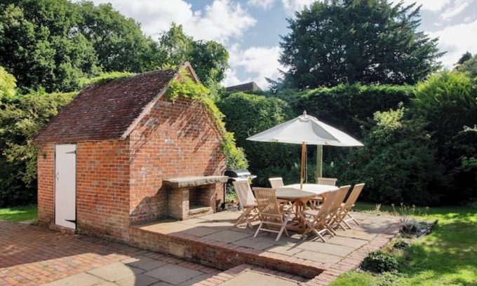 Hartfield House | Beautiful Countryside Cottage