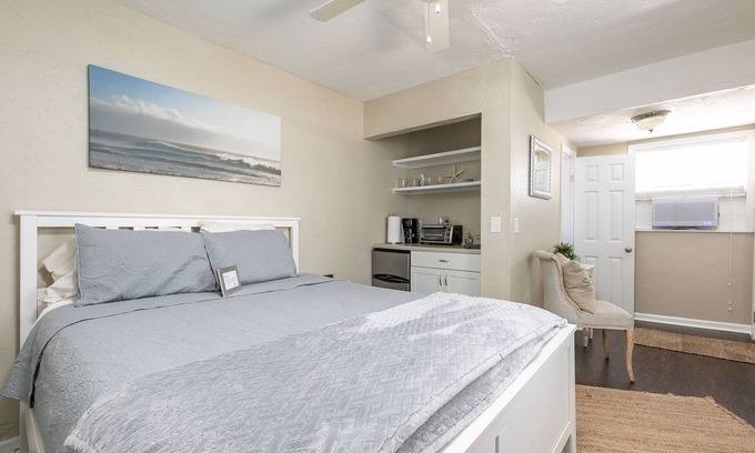 Historic Uptown Apartment | Beautiful Cozy Cottage Apartment Close to Downtown!