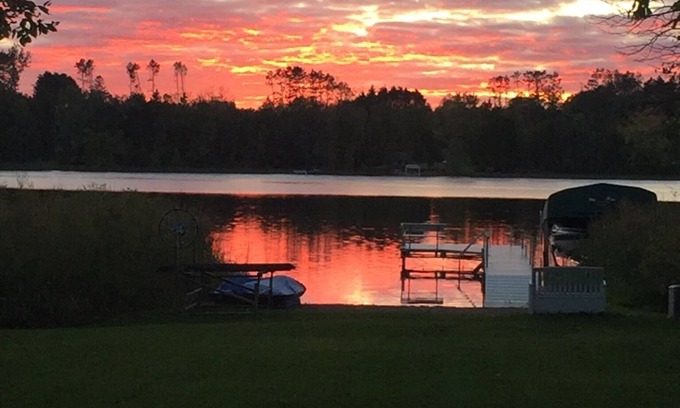Hill City Cabin | Beautiful & Cozy Waterfront Hill Lake cabin
