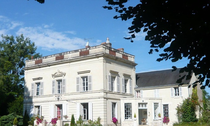 Neuille House | Beautiful Demeure In A Private Park, With A Pool, Great For Family Holidays