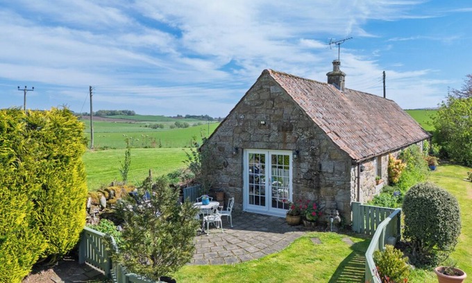 Kinross Cottage | Beautiful, detatched 300 year old, fully renovated cottage with country views