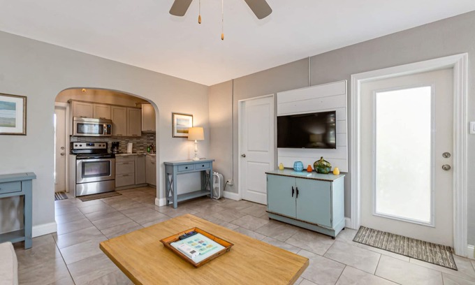 Melbourne Beach Apartment | Beautiful downtown Melbourne Beach renovated apartment one block from the beach!