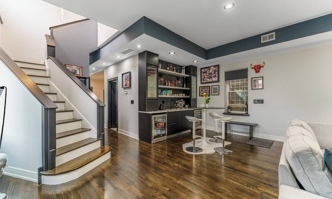 West Bucktown House | Beautiful duplex in the heart of bucktown.