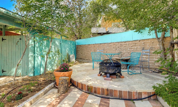 Santa Cruz Apartment | Beautiful Española Retreat w/Patio!