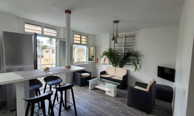 Sainte-Marie Apartment | Beautiful F4 sea view near TOMBOLO in Sainte Marie