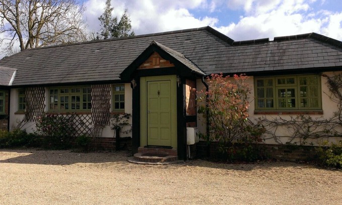 Fifield House | Beautiful Family Home in semi-rural location, 10 mins To Legoland, Sleeps 7