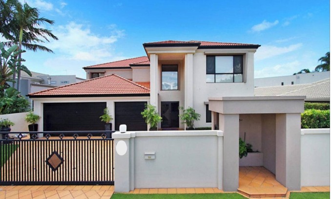 Bundall House | Beautiful Family Home with Heated Pool on the Water