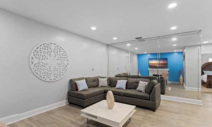 Miami Gardens House | Beautiful Family Oasis near Hard Rock Stadium, Guitar Hotel, and Beaches