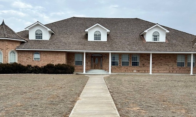 Panhandle Other | Beautiful Farmhouse located 2 miles outside of Panhandle TX.