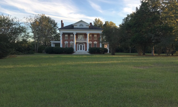 Fayette House | Beautiful Farmhouse near Tuscaloosa