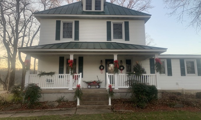Mount Sterling House | Beautiful Farmhouse Stay!