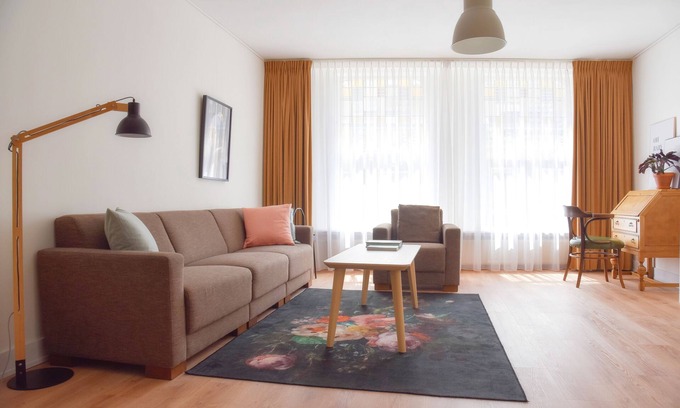 Leiden Apartment | Beautiful first and second floor apartment in historic Leiden