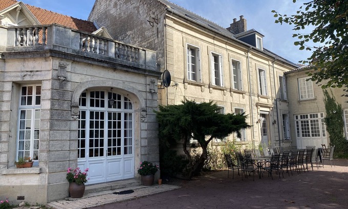 Auxi-le-Chateau House | Beautiful former Hunting Lodge with spacious authentic rooms and garden with terraces