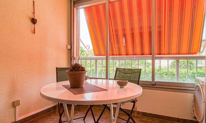 Le Brusc Apartment | Beautiful apartment for 3 guests with A/C, TV, terrace, pets allowed and parking