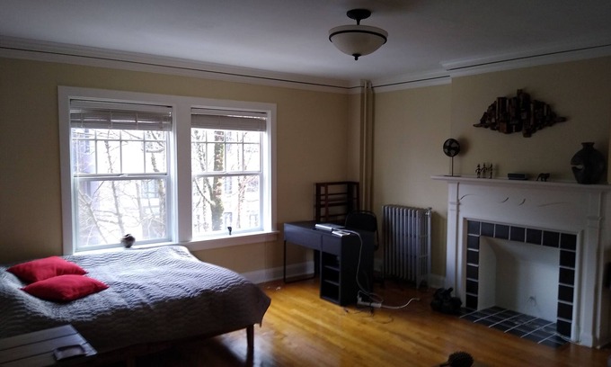 Goose Hollow Apartment | Beautiful fully furnished large corner studio downtown