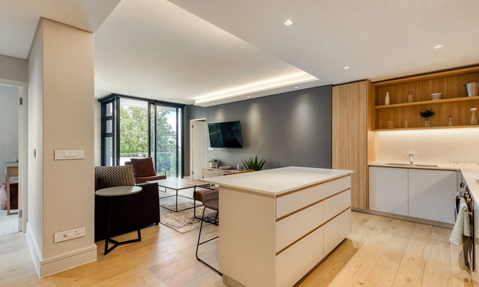 Sea Point Apartment | Beautiful furnished apartment in Sea Point, Cape Town.