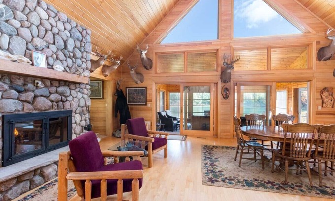 Dunbar House | Beautiful getaway on a private lake!