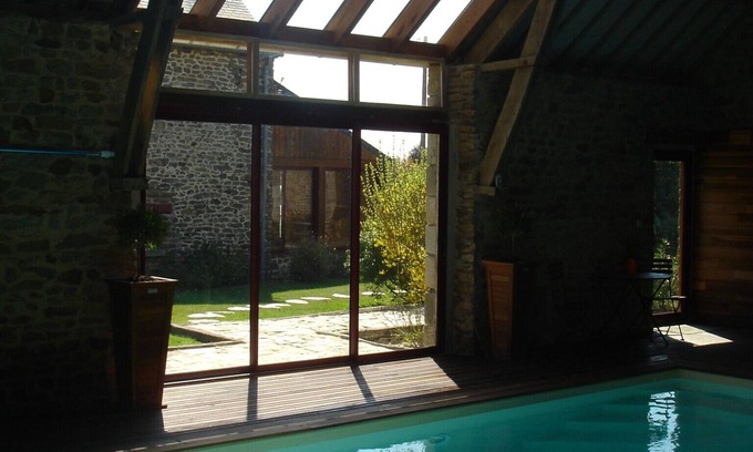La Vicomte-sur-Rance Cottage | Beautiful house for 12 people, roofed pool, Saint-Malo area