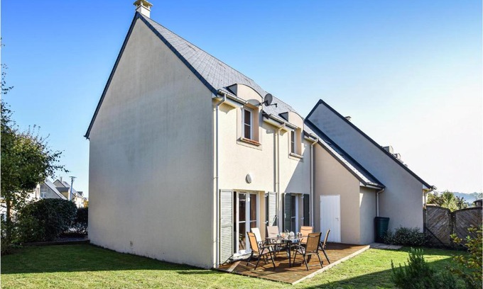 Port-en-Bessin-Huppain House | Beautiful home in Port-en-Bessin with 4 Bedrooms and WiFi