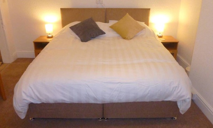 Crosby Apartment | Beautiful Home from Home Two Bedroom Apartment in Crosby, Liverpool, UK