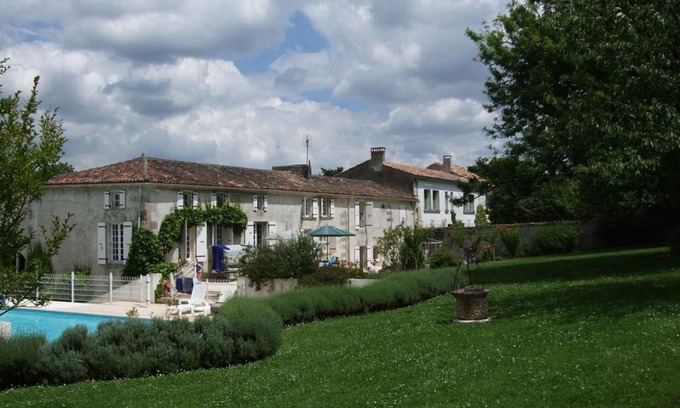 SammarÃ§olles House | Beautiful holiday home with private pool