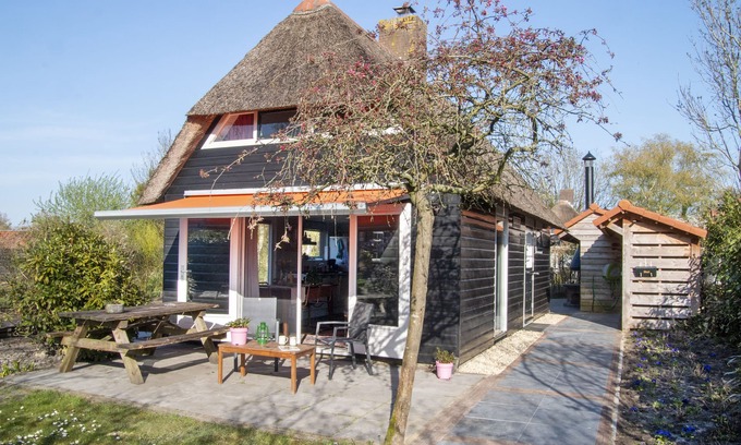 Zuideinde House | Beautiful Holiday Home with sauna & boat, boat can be booked from Apr until Oct