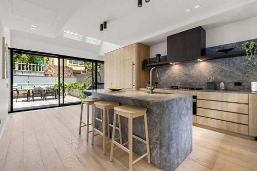 Glebe Apartment | Beautiful Holiday Home w Private Terrace
