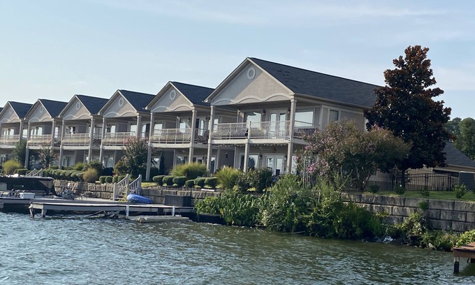 Mid America House | Beautiful home directly on the lake and minutes from stores and entertainment.