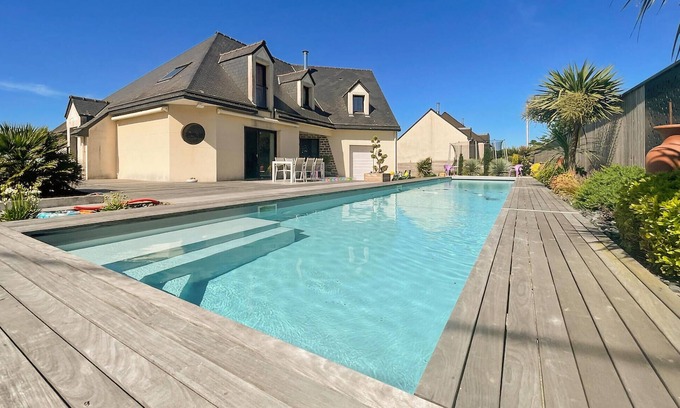 Montfort-sur-Meu House | Beautiful home in Montfort-sur-Meu