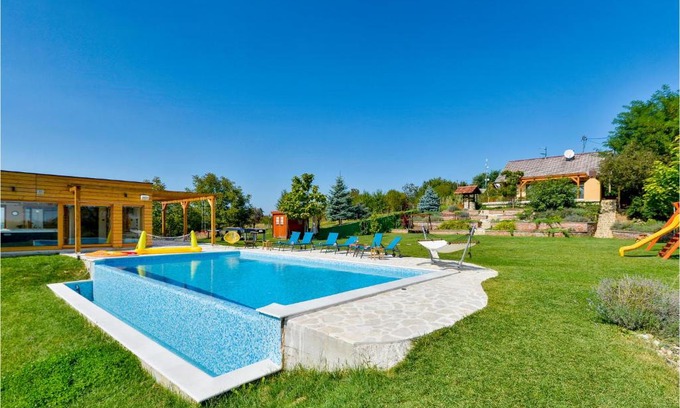 Sveti Juraj na Bregu House | Beautiful Home In Dragoslavec With 3 Bedrooms, Sauna And Outdoor Swimming Pool