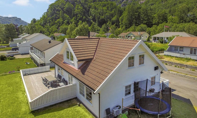 Sokndal House | Beautiful home in åna-sira with WiFi