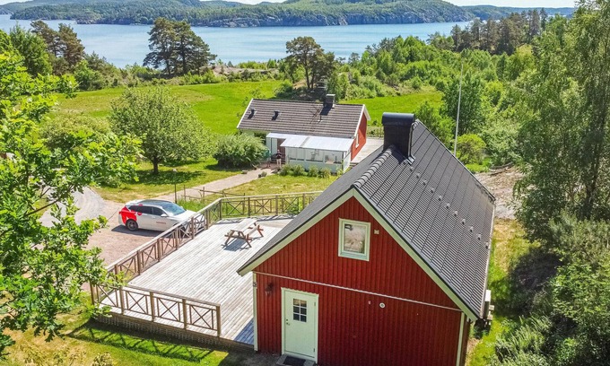 Brastad House | Beautiful home in Brastad with WiFi