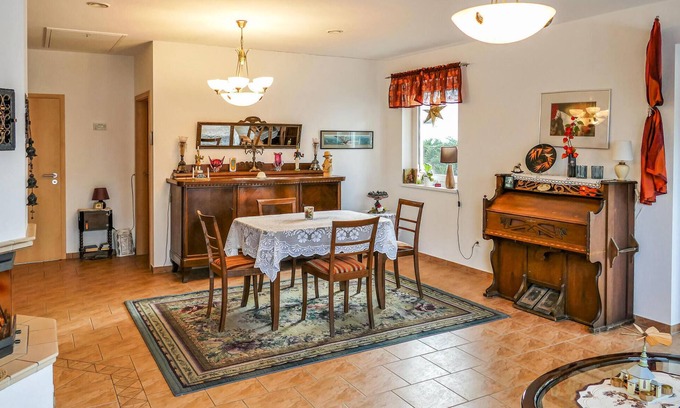 Brunlos House | Beautiful home in Brünlos with WiFi