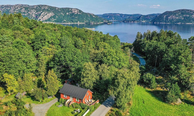 Farsund House | Beautiful home in Farsund with kitchen