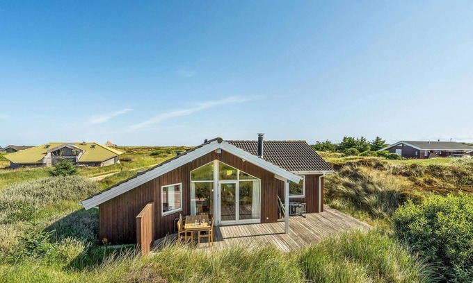 Lild Strand House | Beautiful home in Frøstrup with kitchen