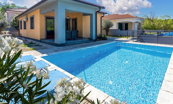 Gostinjac House | Beautiful home in Gostinjac with WiFi