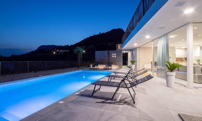 Klis House | Beautiful home in Klis with WiFi