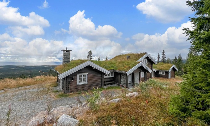Lillehammer House | Beautiful home in Lillehammer with house a mountain view