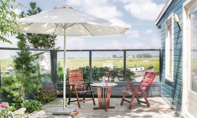 Lauwerzijl House | Beautiful home in Lauwerzijl with WiFi