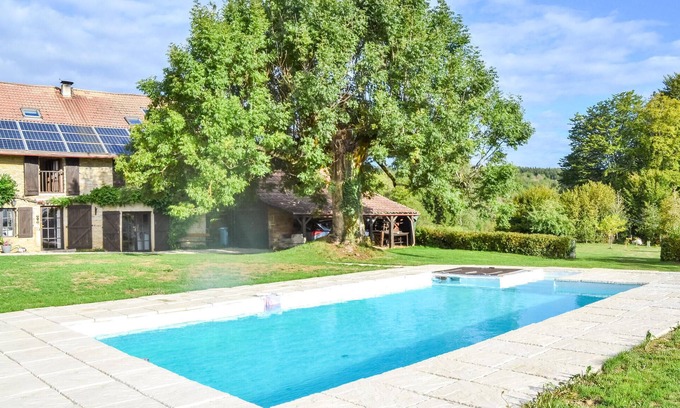 Loisia House | Beautiful home in Loisia with WiFi