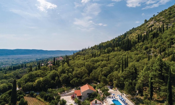 Ljuta House | Beautiful home in Lovorno with WiFi